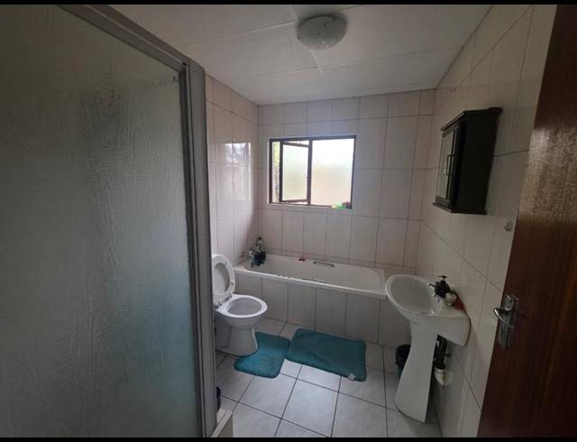 2 BEDROOM PROPERTY TO RENT IN VANDERBIJLPARK SW 5